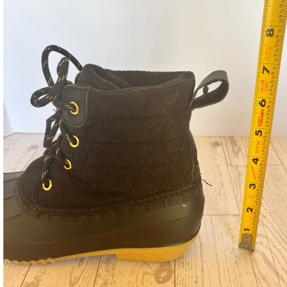 Magellan Outdoors Womens 8B Black Duck Boots Quilted‎ Lace Up Waterproof Winter